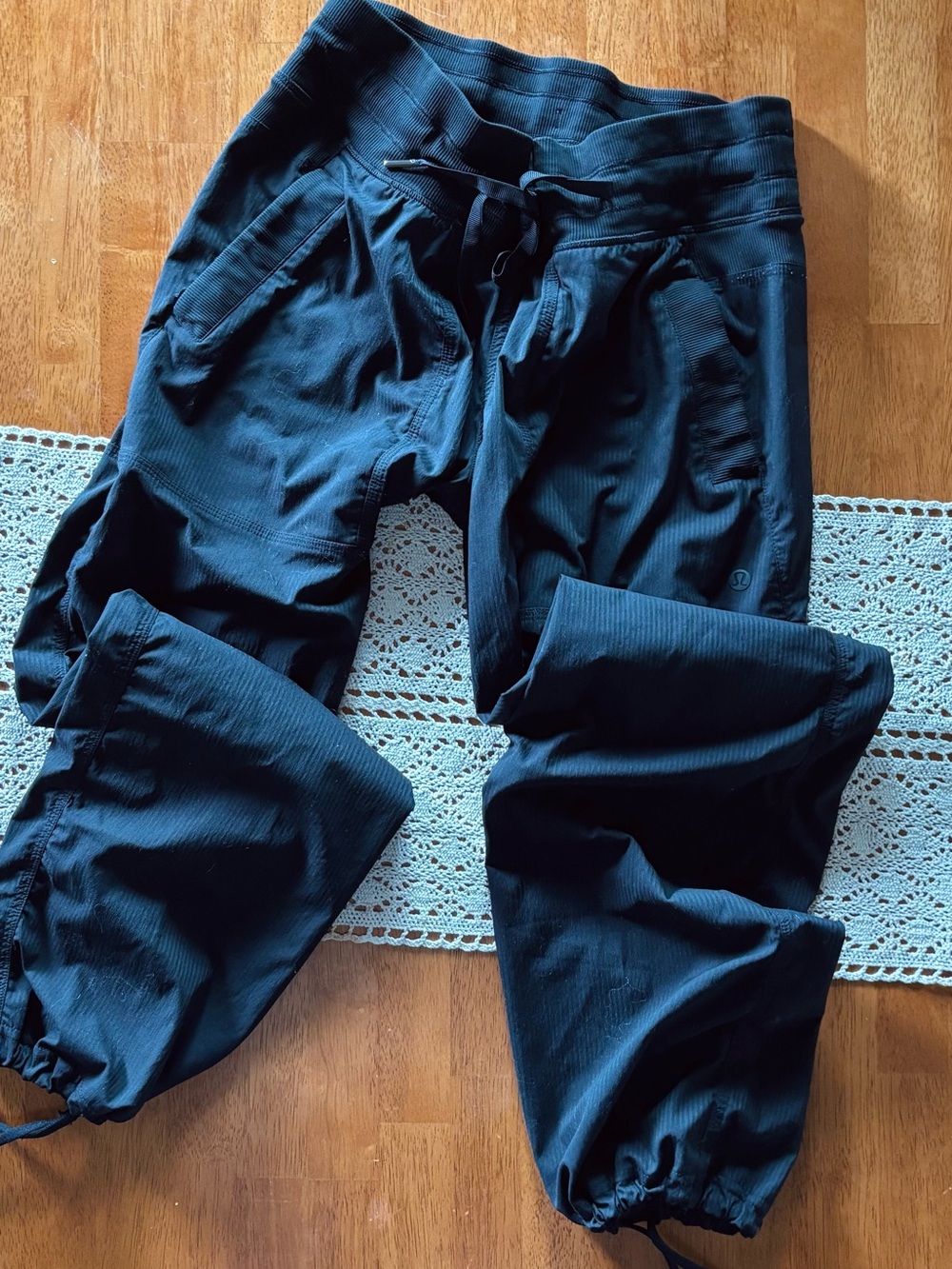 Lululemon - Black nylon joggers